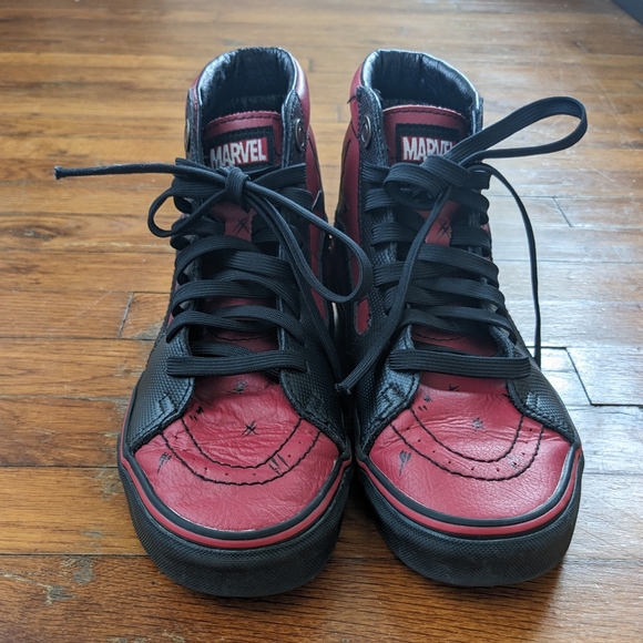 Vans Sk8-Hi X Marvel DEADPOOL Red Black Sneakers Size Men's 7 - Woman 8.5 - Picture 3 of 14